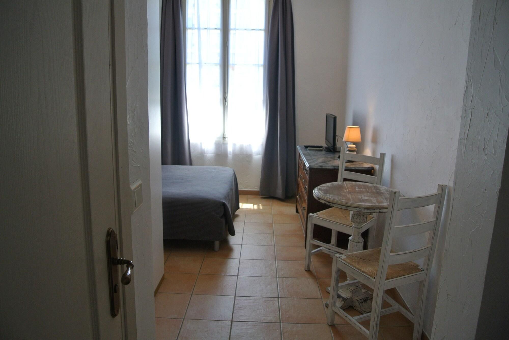 Hotel Castel Mistral Juan-les-Pins Exterior photo